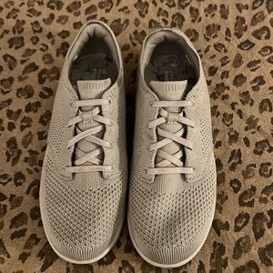 🐷 Skechers Slip In Knit Washable Sneakers